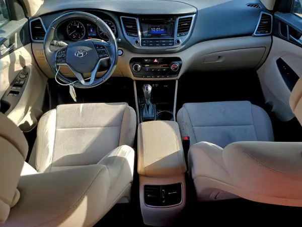 KM8J3CA26HU523228 2017 HYUNDAI TUCSON - Image 8