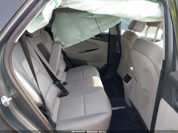 KM8J3CA26HU529661 2017 HYUNDAI TUCSON - Image 8