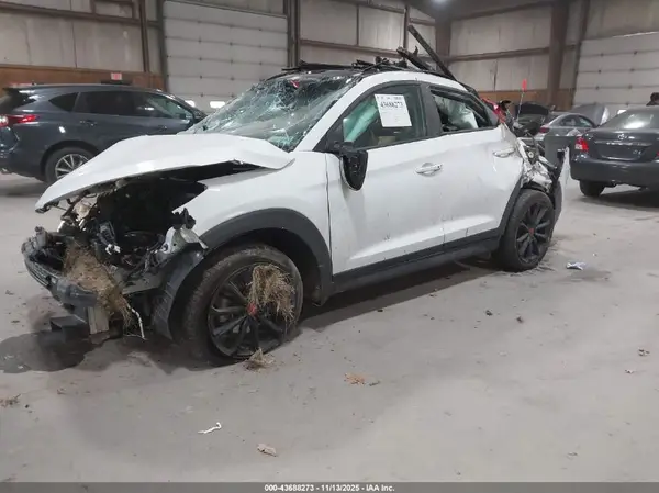 KM8J3CA26HU549277 2017 HYUNDAI TUCSON - Image 2
