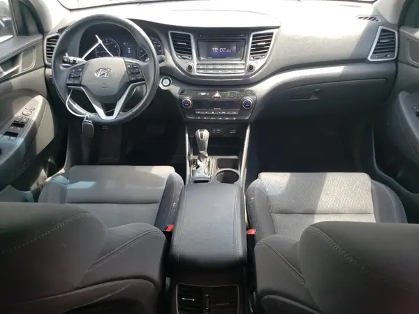 KM8J3CA26HU555872 2017 HYUNDAI TUCSON - Image 8