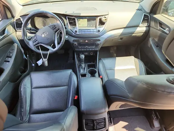 KM8J3CA26HU563776 2017 HYUNDAI TUCSON - Image 8