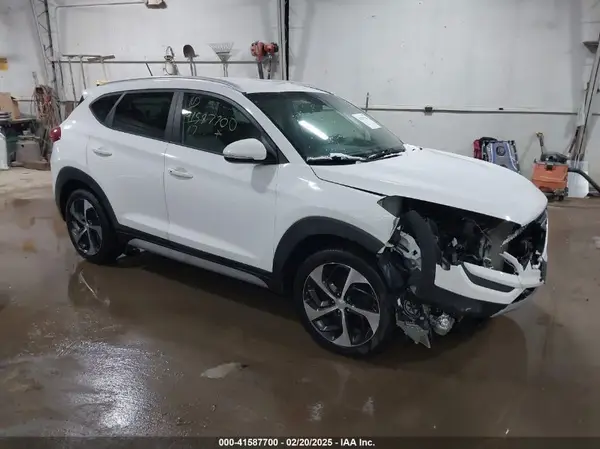 KM8J3CA26HU584580 2017 HYUNDAI TUCSON - Image 1