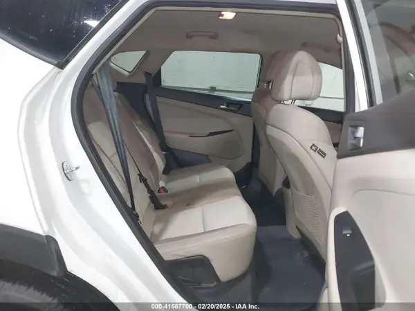 KM8J3CA26HU584580 2017 HYUNDAI TUCSON - Image 8
