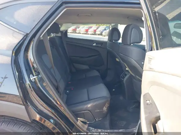 KM8J3CA26HU596258 2017 HYUNDAI TUCSON - Image 8