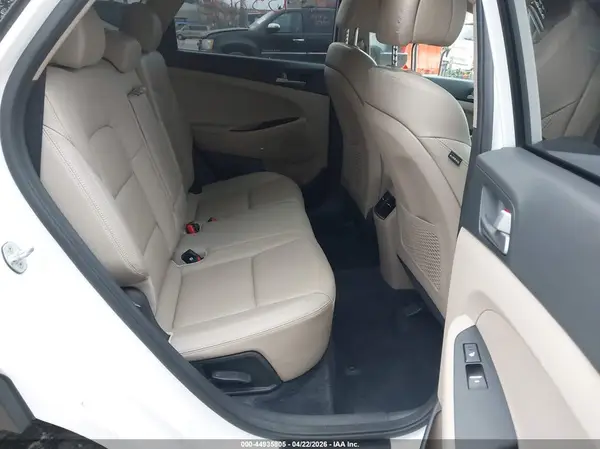 KM8J3CA26JU614344 2018 HYUNDAI TUCSON - Image 8