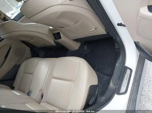 KM8J3CA26JU620192 2018 HYUNDAI TUCSON - Image 8