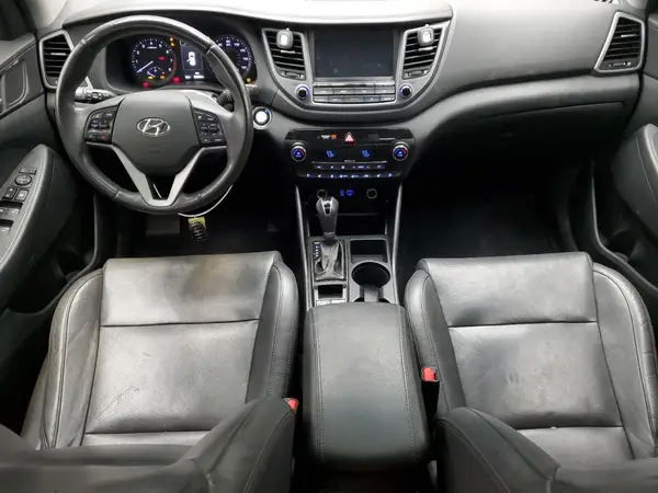 KM8J3CA26JU627384 2018 HYUNDAI TUCSON - Image 8