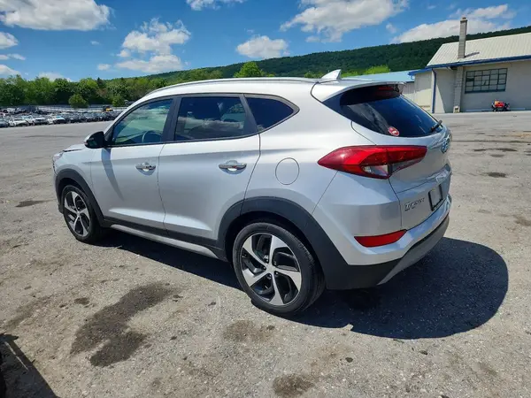 KM8J3CA26JU632858 2018 HYUNDAI TUCSON - Image 2