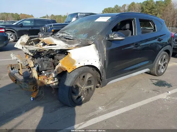 KM8J3CA26JU633816 2018 HYUNDAI TUCSON - Image 2