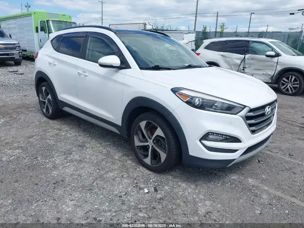 KM8J3CA26JU639776 2018 HYUNDAI TUCSON - Image 1