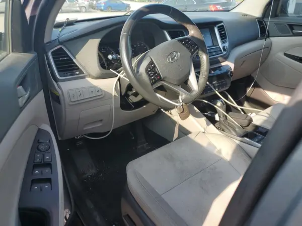 KM8J3CA26JU644833 2018 HYUNDAI TUCSON - Image 8