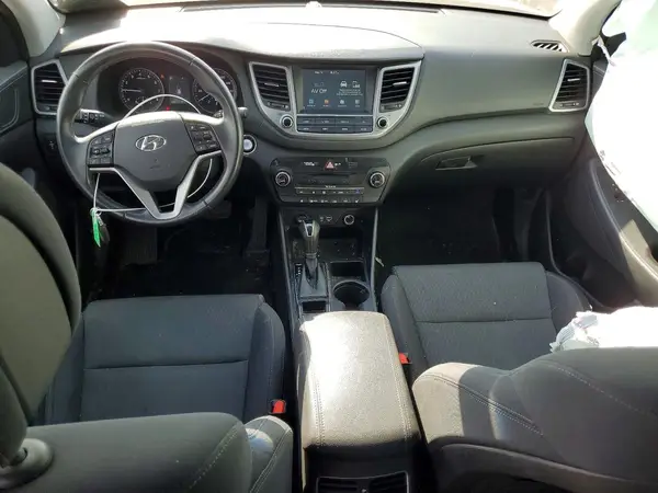KM8J3CA26JU646243 2018 HYUNDAI TUCSON - Image 8