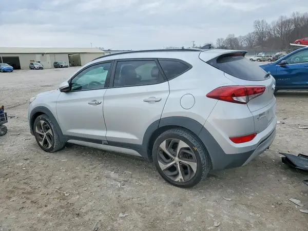 KM8J3CA26JU671935 2018 HYUNDAI TUCSON - Image 2