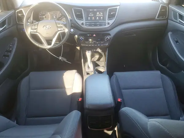 KM8J3CA26JU674219 2018 HYUNDAI TUCSON - Image 8