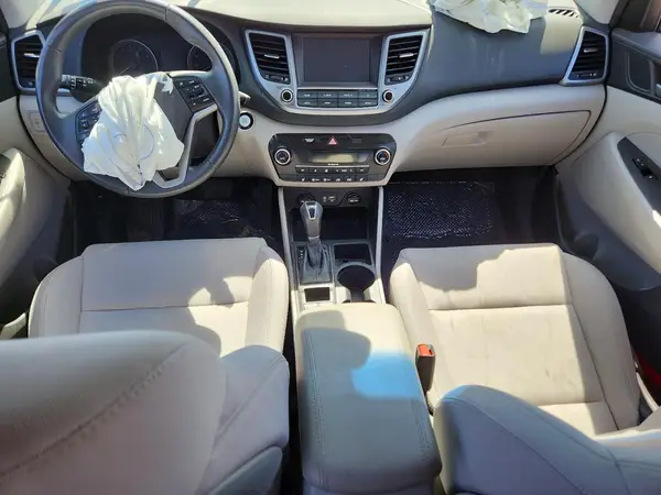 KM8J3CA26JU677573 2018 HYUNDAI TUCSON - Image 8