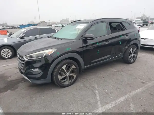 KM8J3CA26JU687343 2018 HYUNDAI TUCSON - Image 2