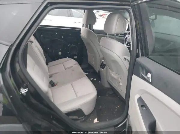 KM8J3CA26JU687343 2018 HYUNDAI TUCSON - Image 8