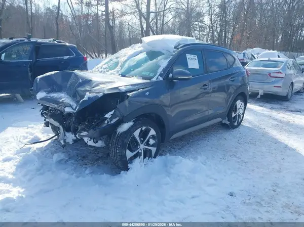 KM8J3CA26JU687651 2018 HYUNDAI TUCSON - Image 2
