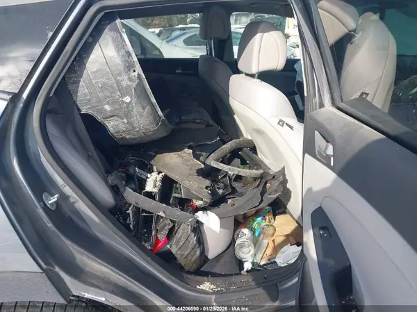 KM8J3CA26JU687651 2018 HYUNDAI TUCSON - Image 8