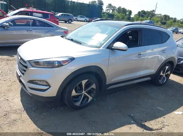 KM8J3CA26JU697712 2018 HYUNDAI TUCSON - Image 2