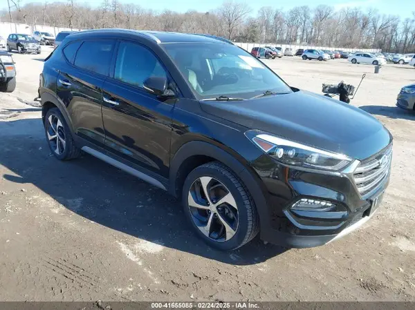 KM8J3CA26JU700642 2018 HYUNDAI TUCSON - Image 1