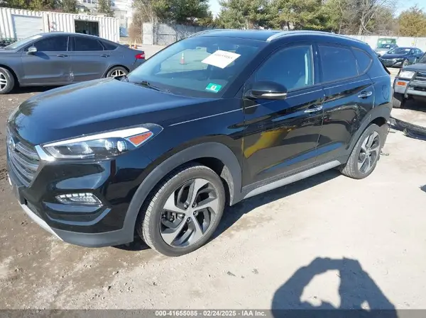 KM8J3CA26JU700642 2018 HYUNDAI TUCSON - Image 2