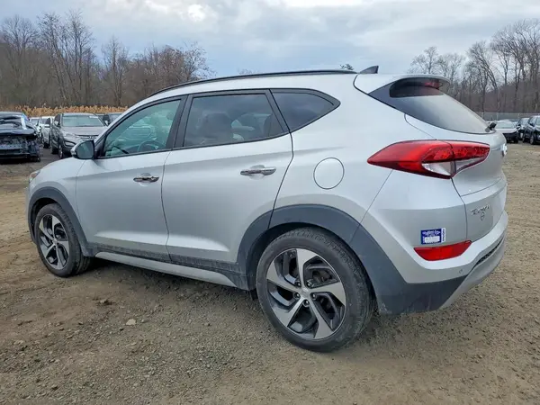 KM8J3CA26JU710748 2018 HYUNDAI TUCSON - Image 2