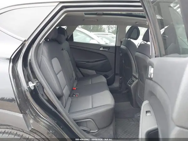 KM8J3CA26JU715061 2018 HYUNDAI TUCSON - Image 8