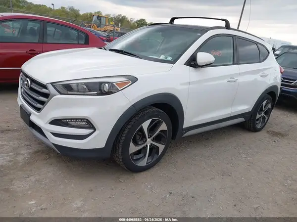 KM8J3CA26JU717926 2018 HYUNDAI TUCSON - Image 2
