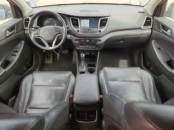 KM8J3CA26JU753437 2018 HYUNDAI TUCSON - Image 8