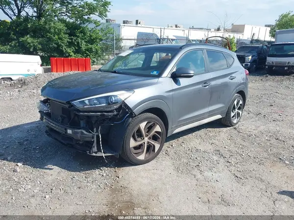 KM8J3CA26JU755723 2018 HYUNDAI TUCSON - Image 2