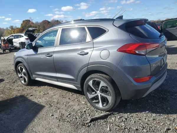 KM8J3CA26JU757942 2018 HYUNDAI TUCSON - Image 2