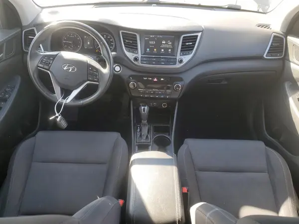 KM8J3CA26JU757942 2018 HYUNDAI TUCSON - Image 8