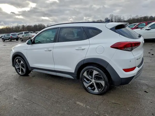 KM8J3CA26JU760565 2018 HYUNDAI TUCSON - Image 2