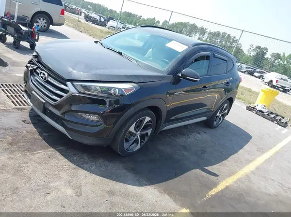 KM8J3CA26JU794117 2018 HYUNDAI TUCSON - Image 2