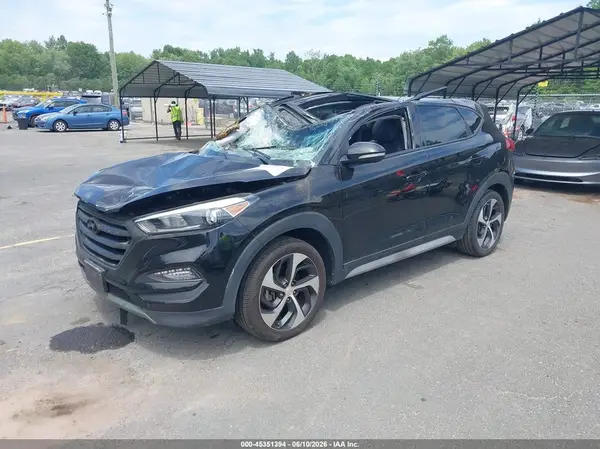 KM8J3CA26JU796174 2018 HYUNDAI TUCSON - Image 2