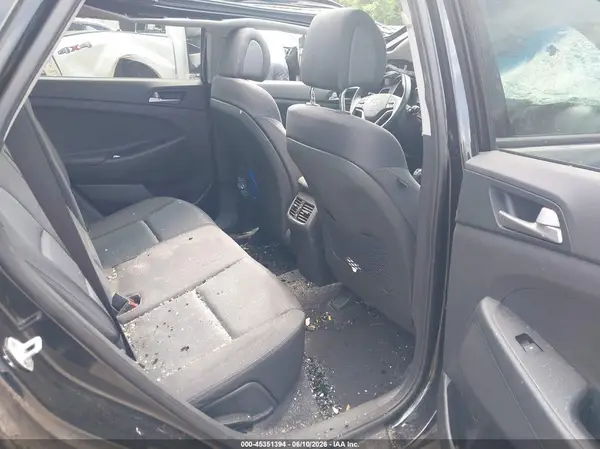 KM8J3CA26JU796174 2018 HYUNDAI TUCSON - Image 8