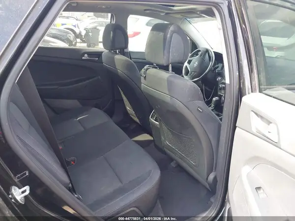 KM8J3CA26JU799530 2018 HYUNDAI TUCSON - Image 8
