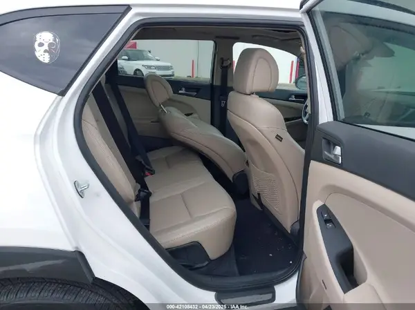 KM8J3CA26JU804144 2018 HYUNDAI TUCSON - Image 8