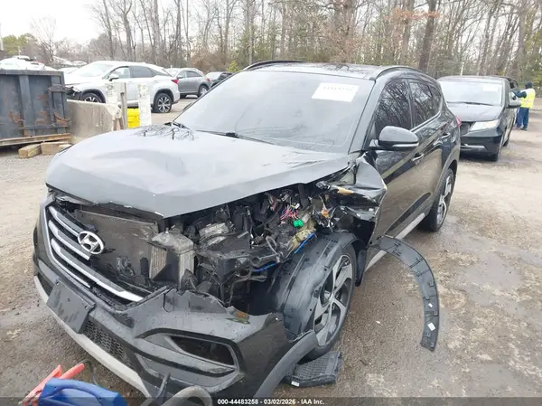 KM8J3CA26JU817122 2018 HYUNDAI TUCSON - Image 2