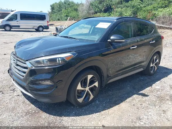 KM8J3CA26JU820215 2018 HYUNDAI TUCSON - Image 2