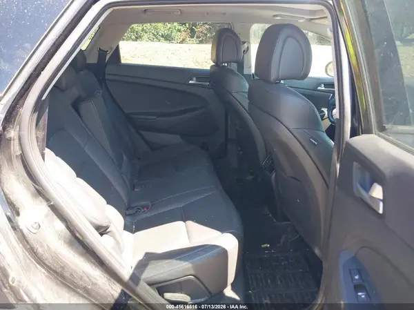 KM8J3CA26JU820215 2018 HYUNDAI TUCSON - Image 8