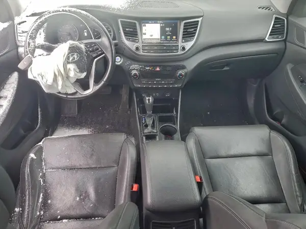KM8J3CA26JU824572 2018 HYUNDAI TUCSON - Image 8