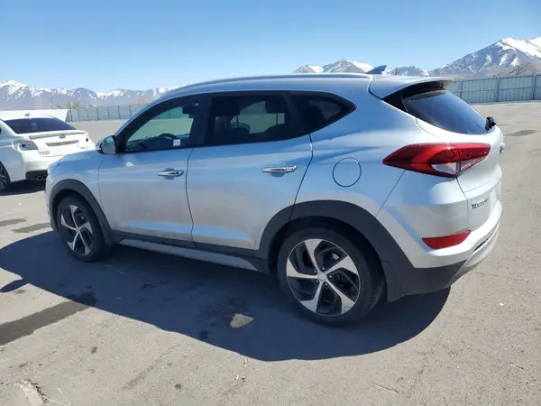 KM8J3CA26JU828153 2018 HYUNDAI TUCSON - Image 2