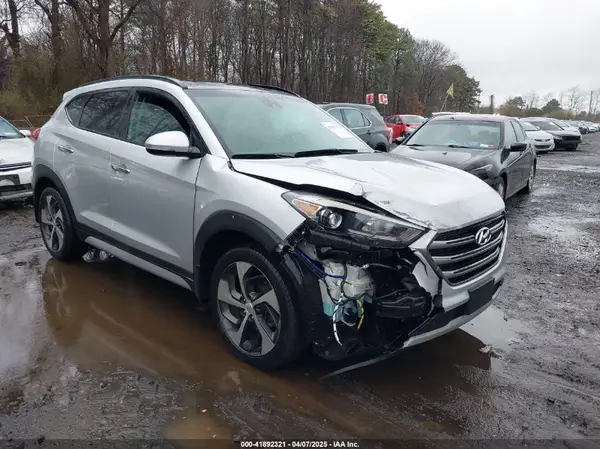 KM8J3CA26JU835264 2018 HYUNDAI TUCSON - Image 1