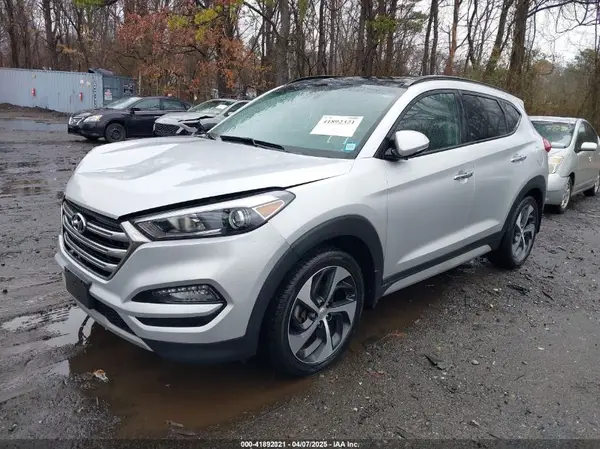 KM8J3CA26JU835264 2018 HYUNDAI TUCSON - Image 2