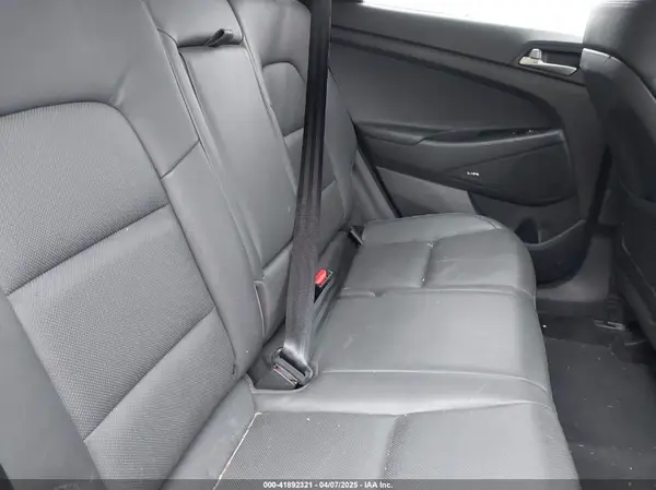 KM8J3CA26JU835264 2018 HYUNDAI TUCSON - Image 8
