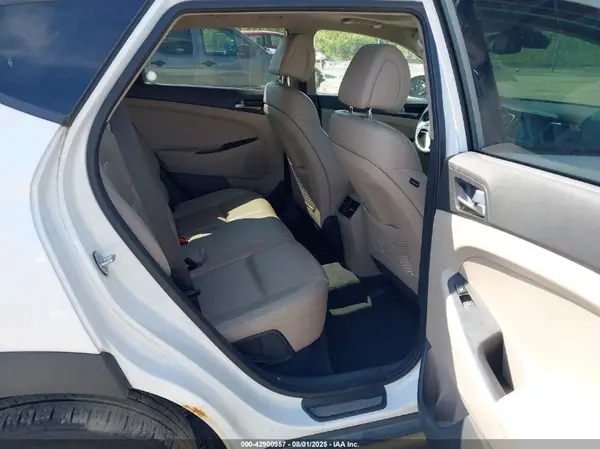 KM8J3CA27GU023206 2016 HYUNDAI TUCSON - Image 8