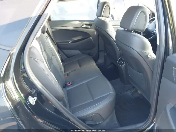 KM8J3CA27GU040734 2016 HYUNDAI TUCSON - Image 8