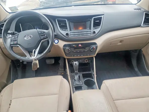KM8J3CA27GU044654 2016 HYUNDAI TUCSON - Image 8